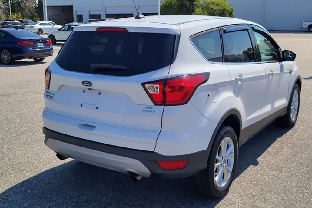 2019 Ford Escape SE photo 1