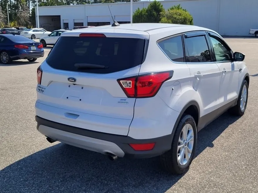 2019 Ford Escape SE photo 1