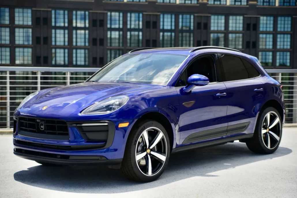 2025 Porsche Macan T photo 1