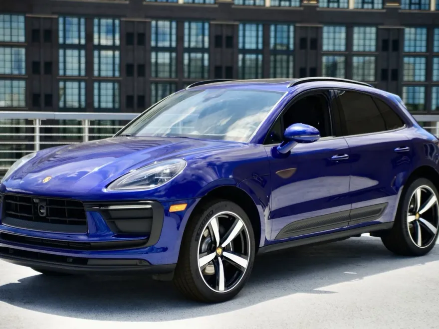 2025 Porsche Macan T photo 1