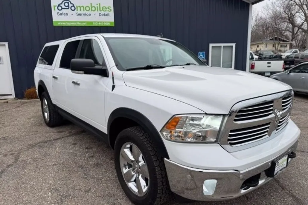 2016 Ram 1500 SLT photo 1