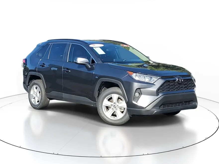 2020 Toyota RAV4 XLE photo 1