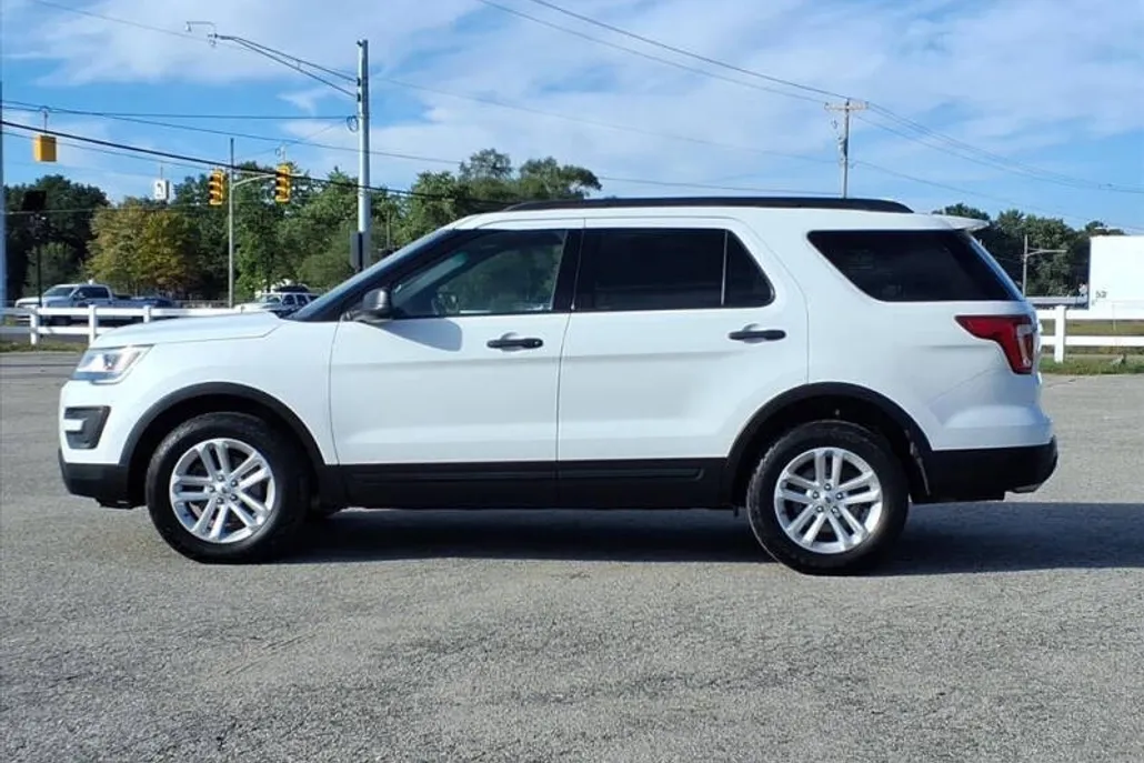 2016 Ford Explorer Base photo 1