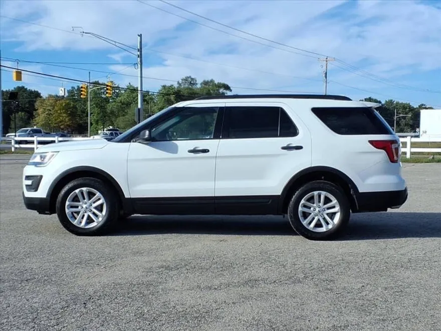 2016 Ford Explorer Base photo 1