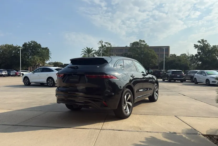 2024 Jaguar F-PACE P250 R-Dynamic S photo 1
