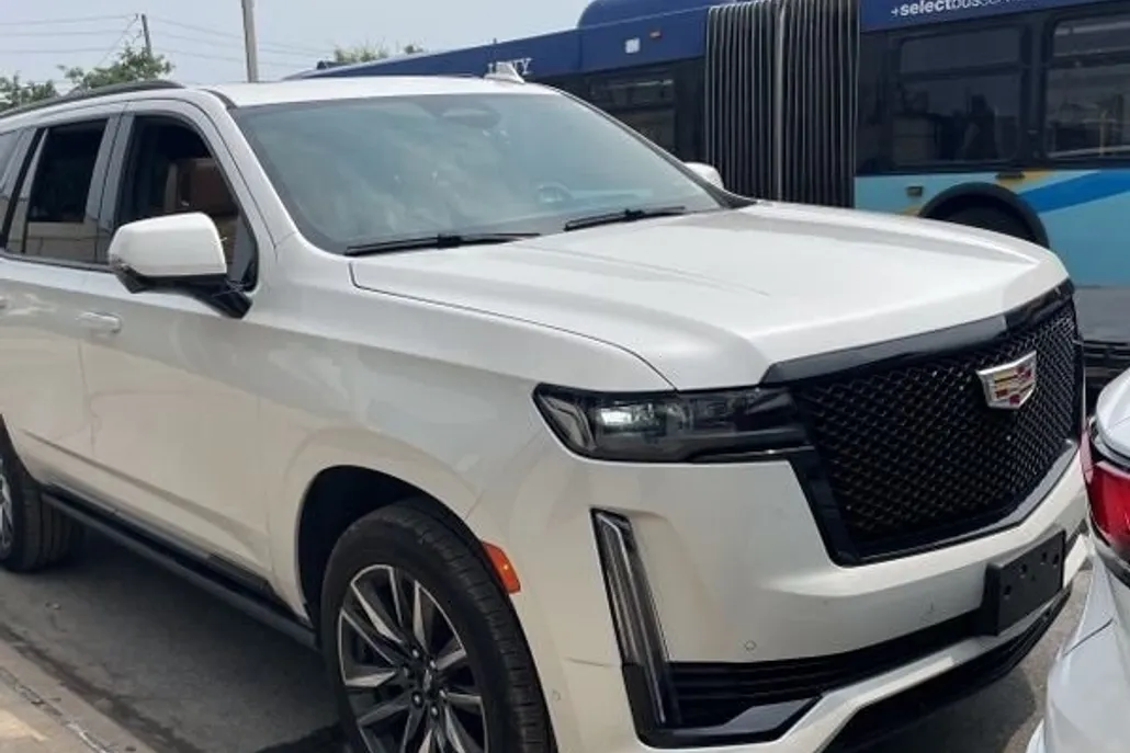 2022 Cadillac Escalade Sport photo 1