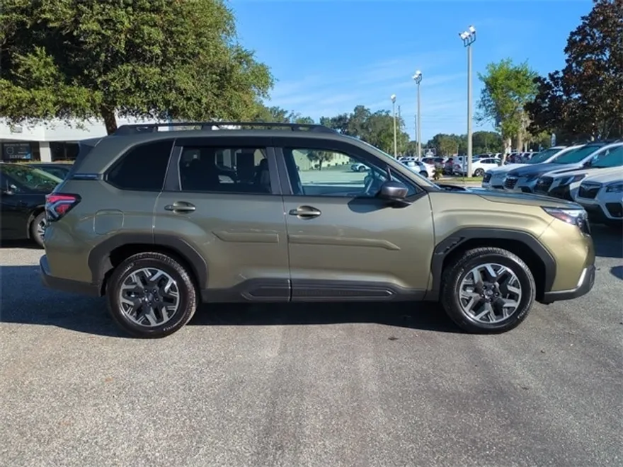 2025 Subaru Forester Premium Base photo 1