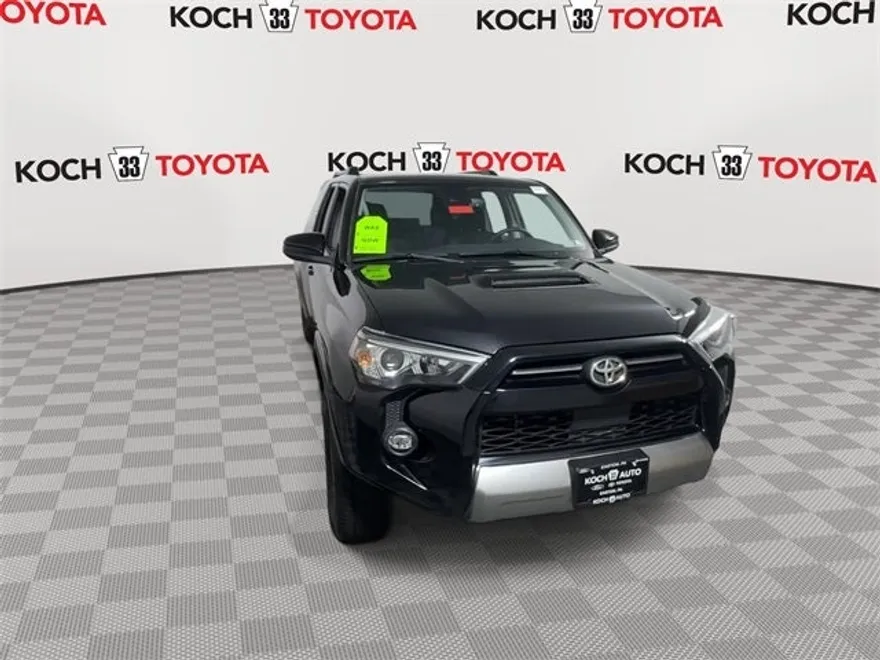 2023 Toyota 4Runner TRD Off-Road photo 1