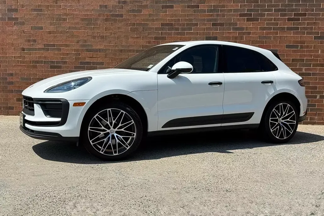 2024 Porsche Macan T photo 1