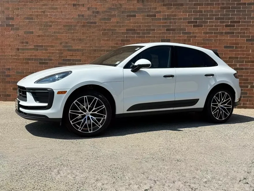 2024 Porsche Macan T photo 1