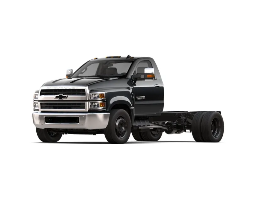 2024 Chevrolet Silverado 6500HD LT photo 1