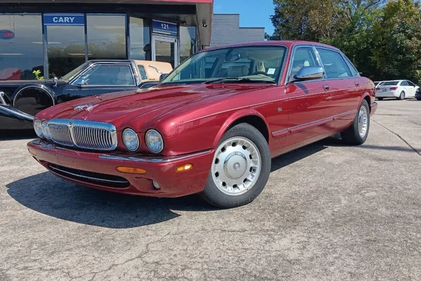 2000 Jaguar XJ Vanden Plas photo 1