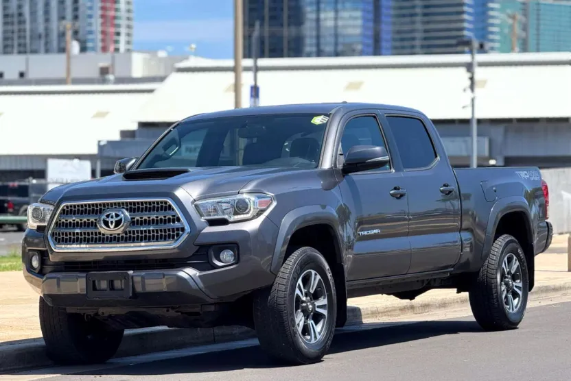 2017 Toyota Tacoma TRD Sport Double Cab photo 1