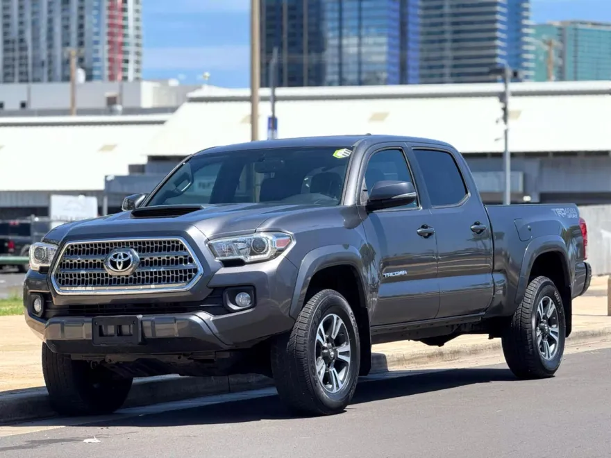2017 Toyota Tacoma TRD Sport Double Cab photo 1