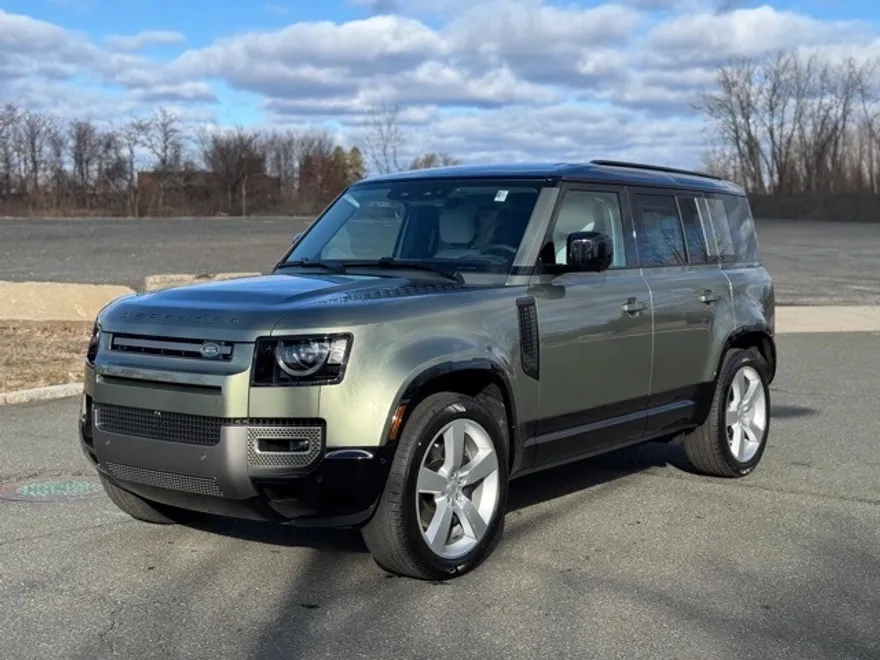 2025 Land Rover Defender 110 X-Dynamic SE photo 1