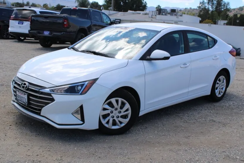 2020 Hyundai Elantra SE photo 1