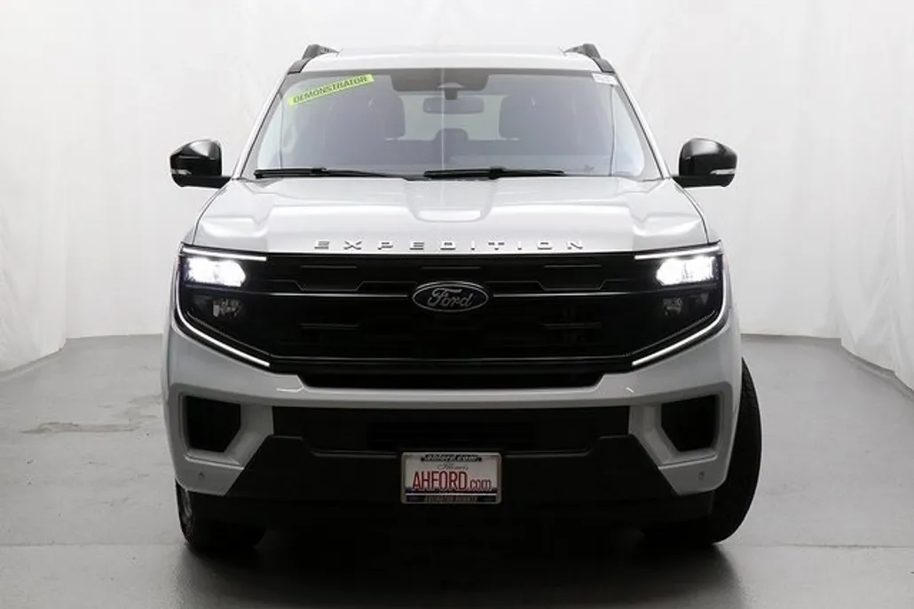 2025 Ford Expedition MAX photo 1
