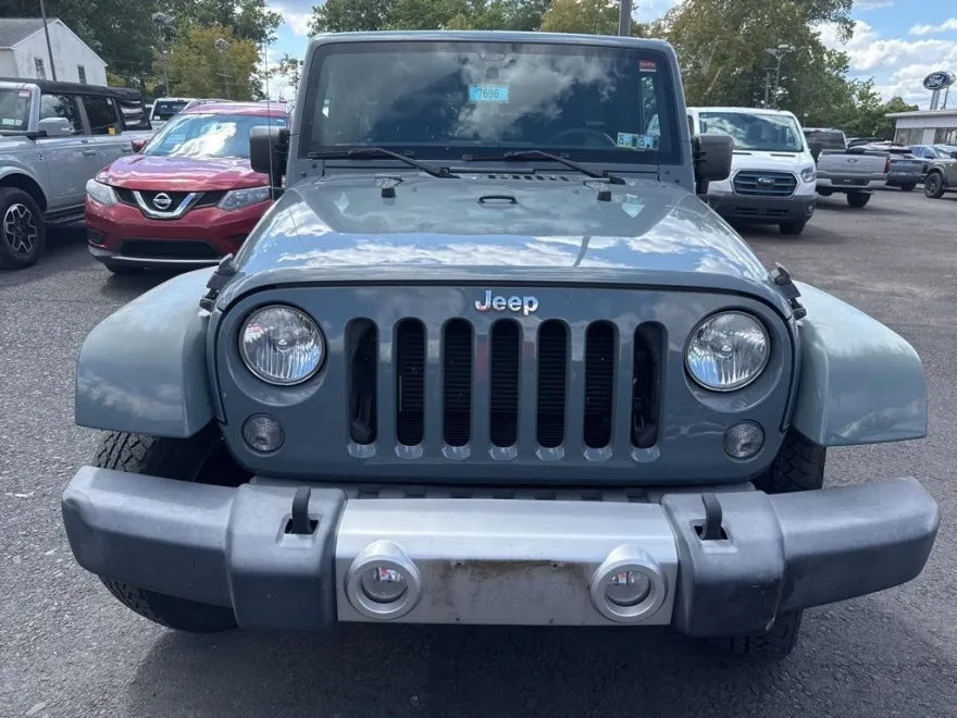 2014 Jeep Wrangler Unlimited Sahara photo 1