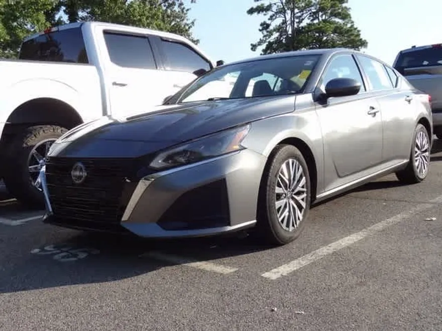 2023 Nissan Altima 2.5 SV photo 1