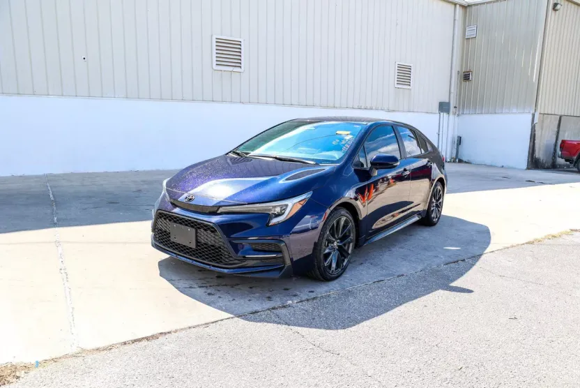 2023 Toyota Corolla SE photo 1