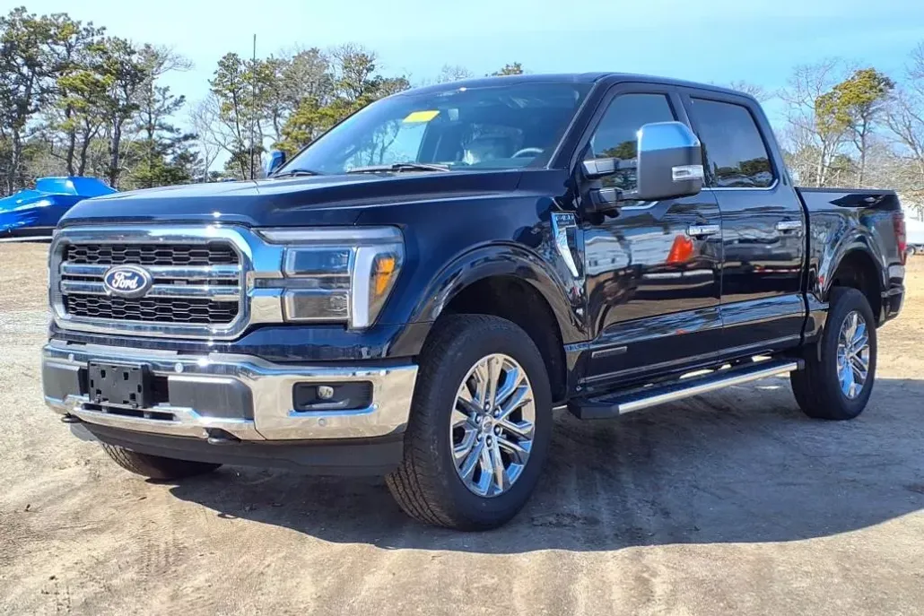 2025 Ford F-150 Lariat photo 1
