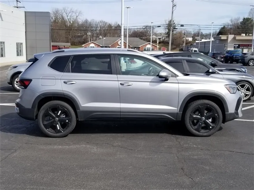 2025 Volkswagen Taos SEL photo 1