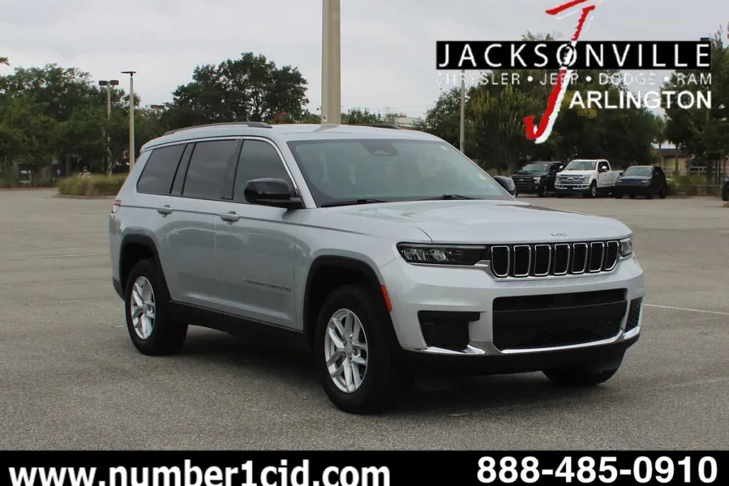 2022 Jeep Grand Cherokee Laredo photo 1