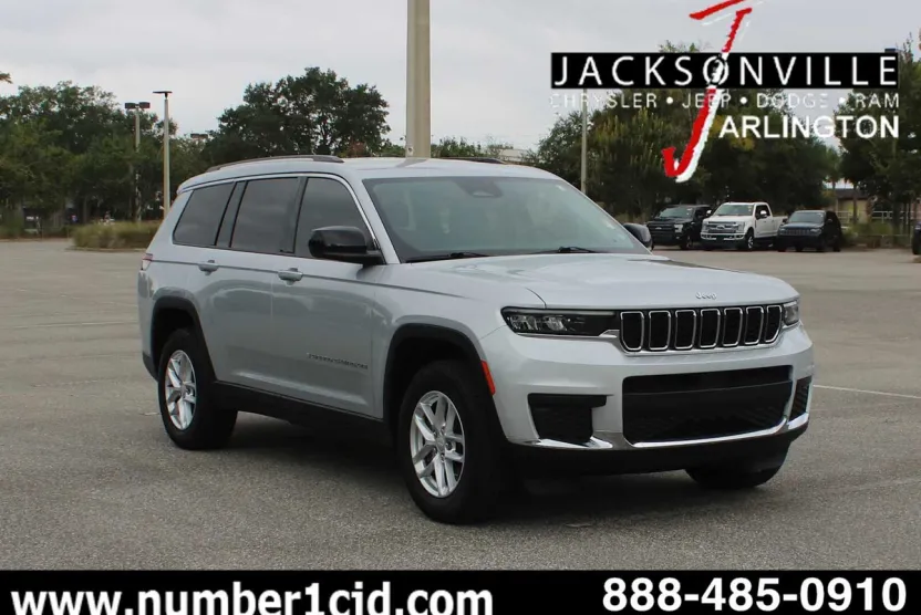2022 Jeep Grand Cherokee Laredo photo 1