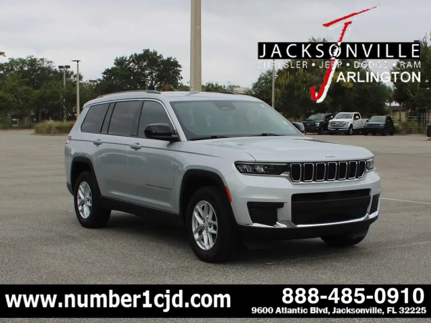 2022 Jeep Grand Cherokee Laredo photo 1