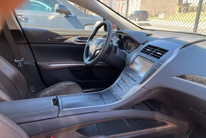 2013 Lincoln MKZ photo 1