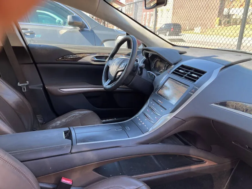 2013 Lincoln MKZ photo 1