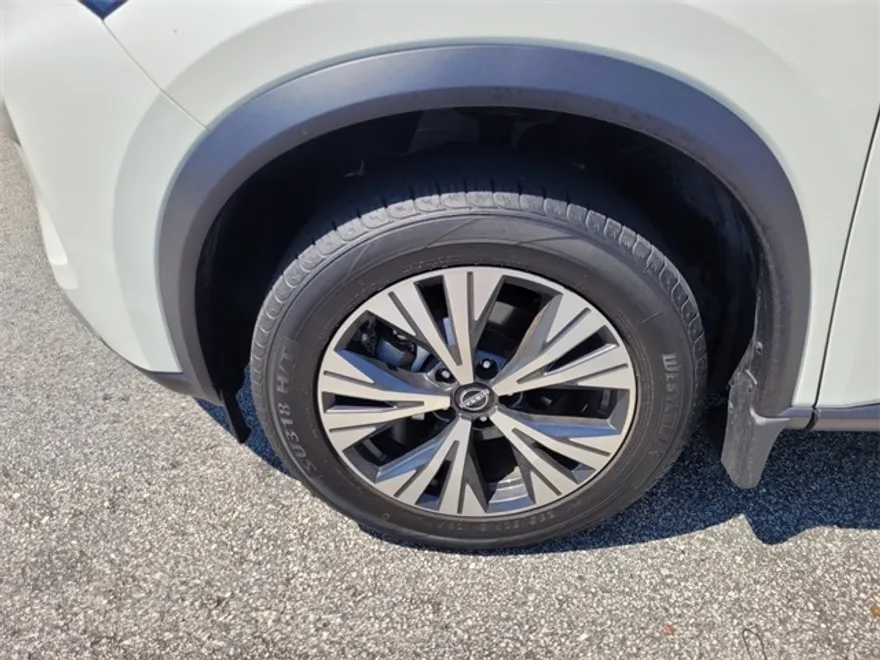 2022 Nissan Rogue SV photo 1