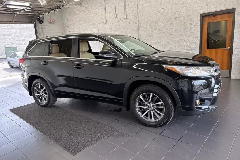 2018 Toyota Highlander XLE photo 1