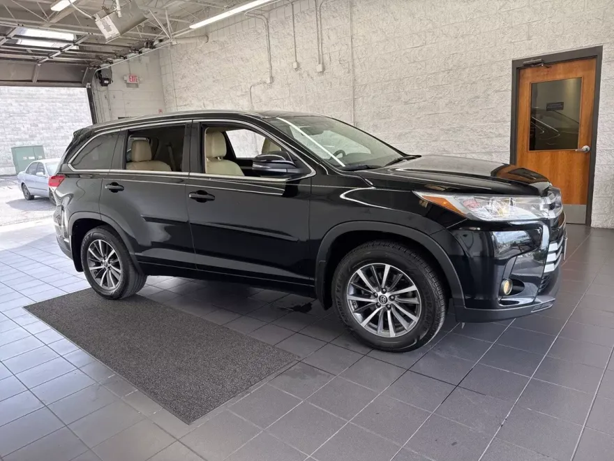 2018 Toyota Highlander XLE photo 1