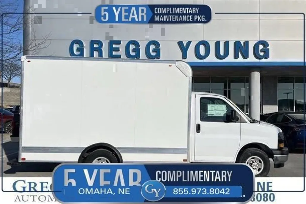 2024 Chevrolet Express Cutaway 3500 photo 1