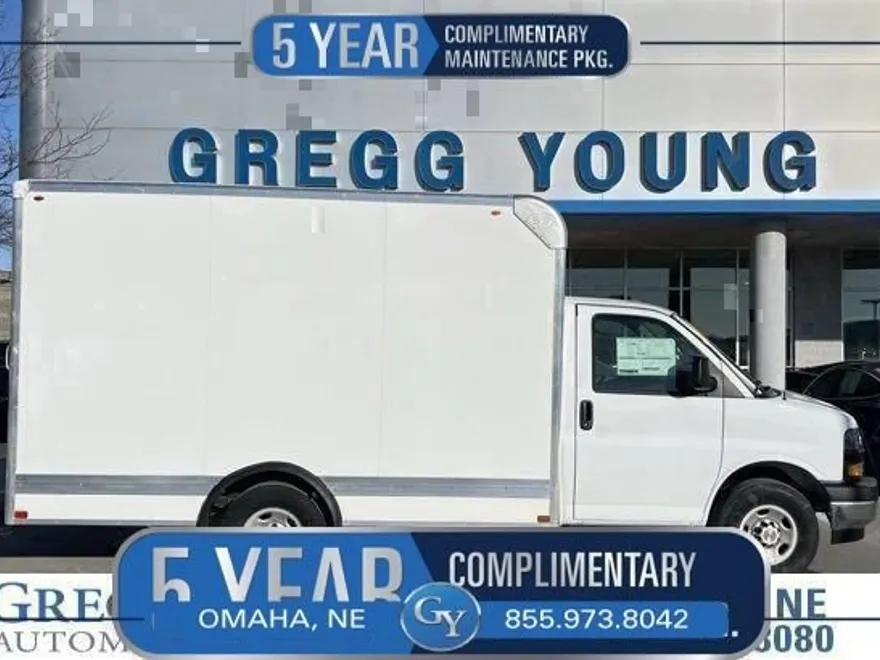 2024 Chevrolet Express Cutaway 3500 photo 1