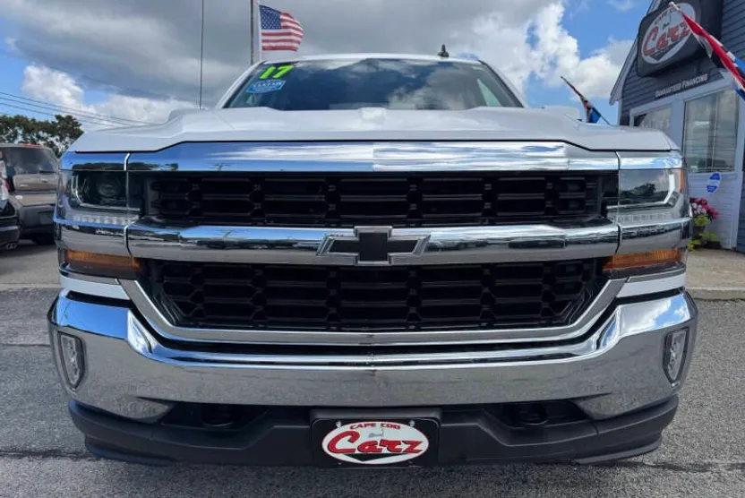 2017 Chevrolet Silverado LT photo 1
