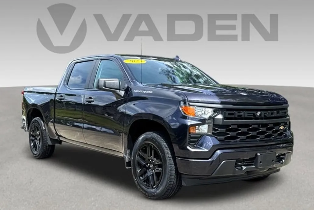 2023 Chevrolet Silverado 1500 Custom photo 1
