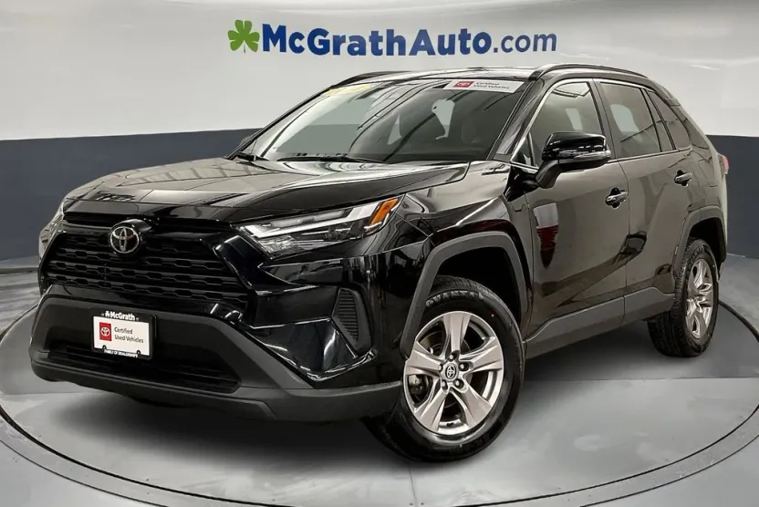 2024 Toyota RAV4 XLE photo 1