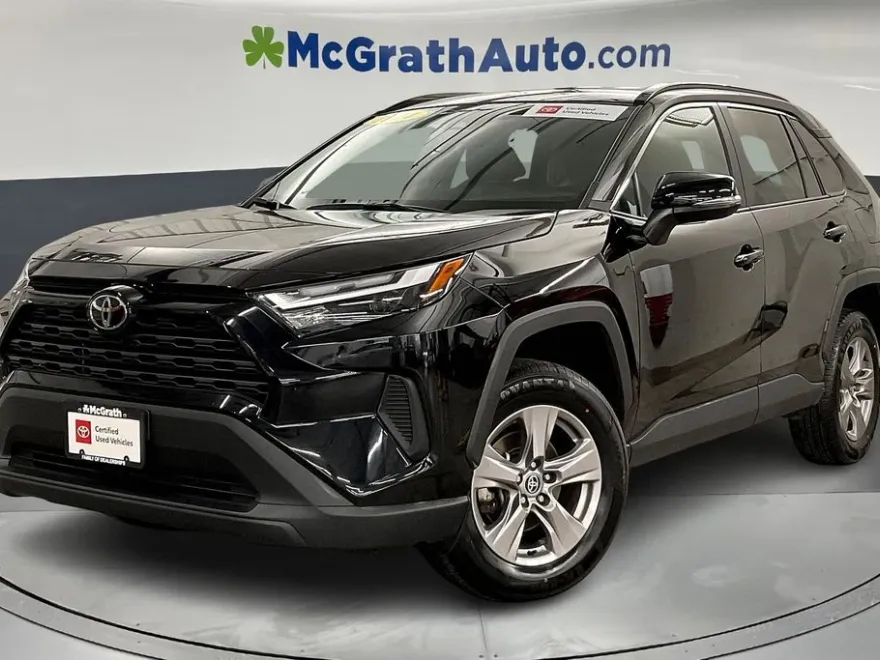2024 Toyota RAV4 XLE photo 1