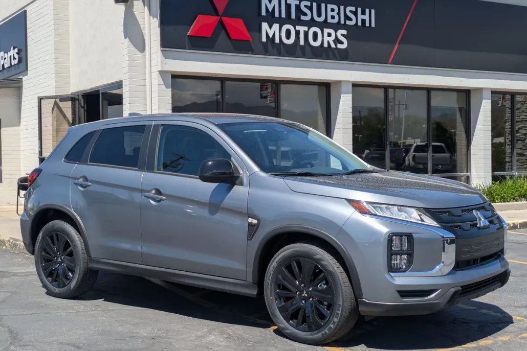 2025 Mitsubishi Outlander Sport LE photo 1
