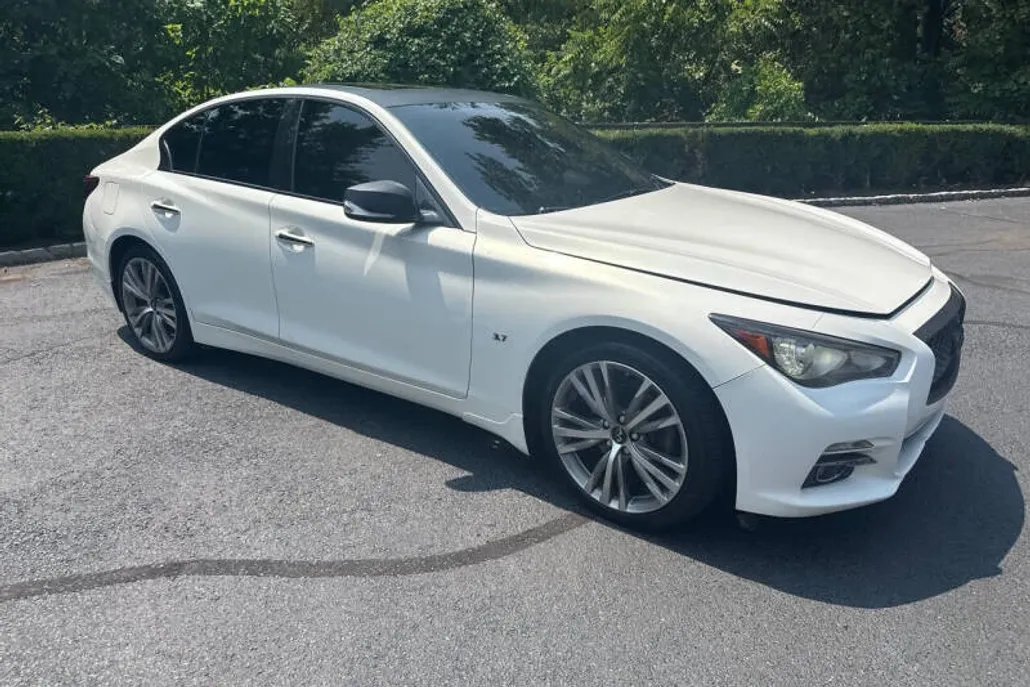 2015 Infiniti Q50 Premium photo 1