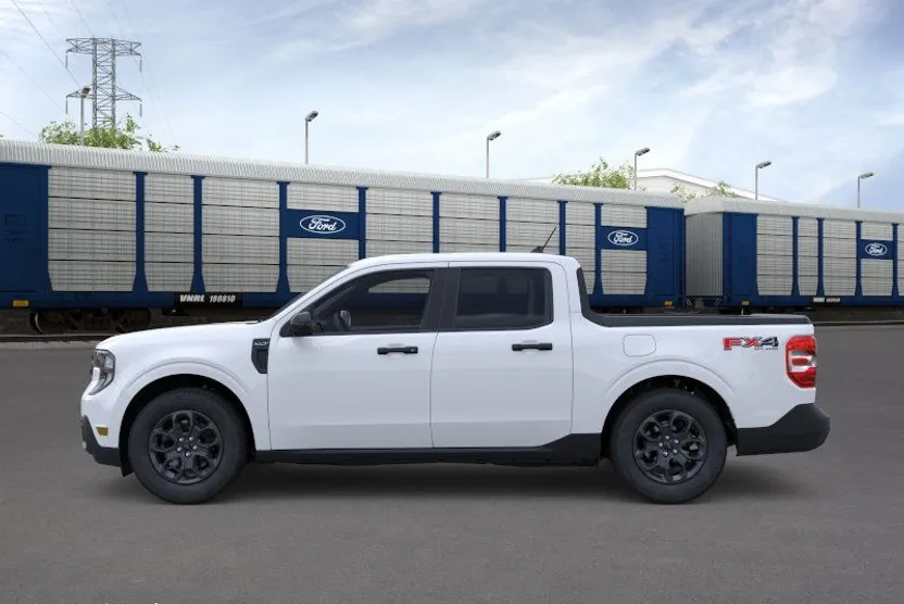 2025 Ford Maverick XLT photo 1