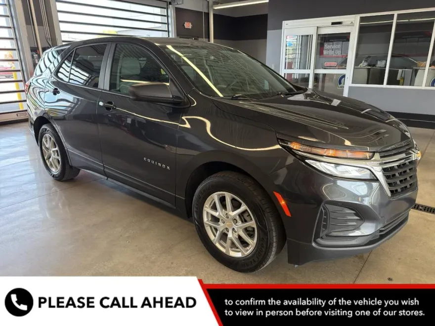 2022 Chevrolet Equinox LS photo 1