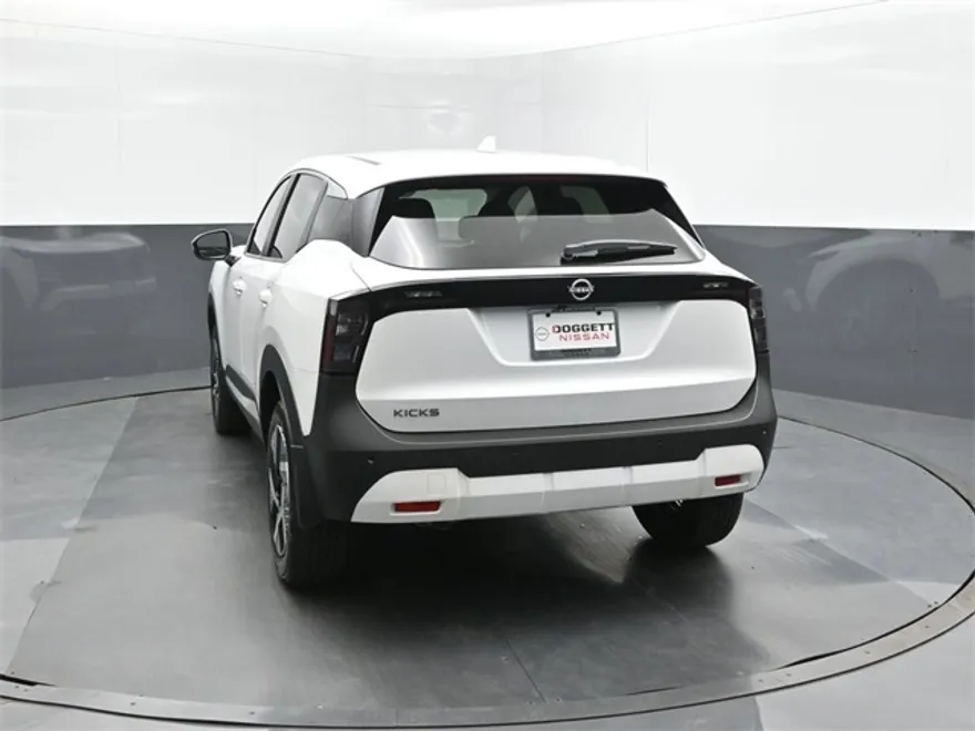 2025 Nissan Kicks SV photo 1