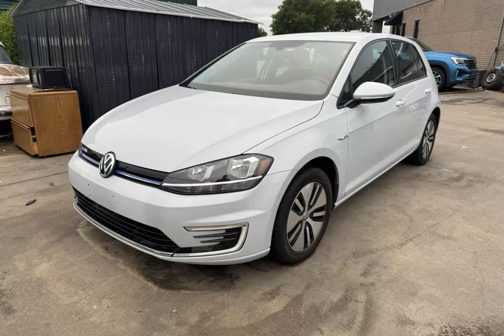 2017 Volkswagen e-Golf SE photo 1