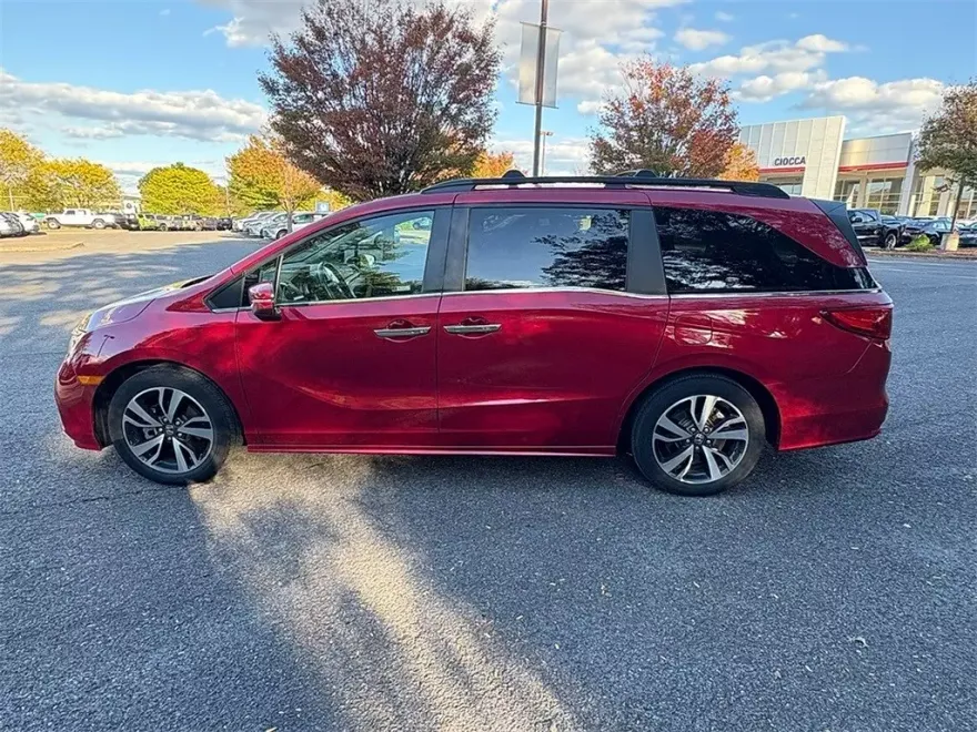 2024 Honda Odyssey Touring photo 1