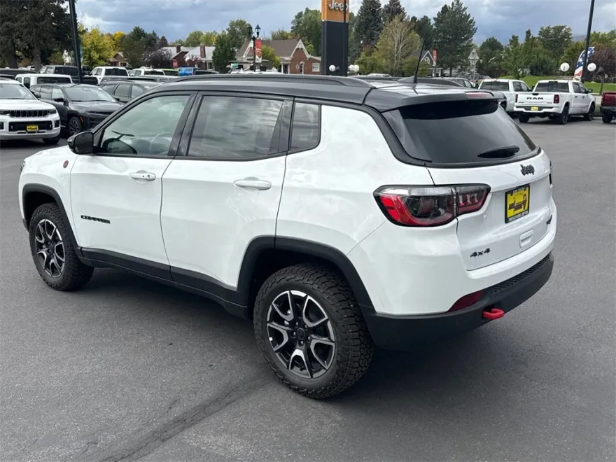 2026 Jeep Compass Trailhawk photo 1