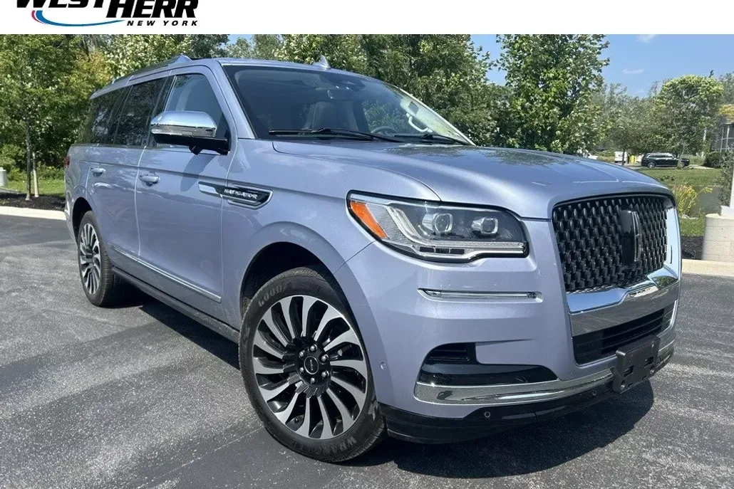 2022 Lincoln Navigator Black Label photo 1
