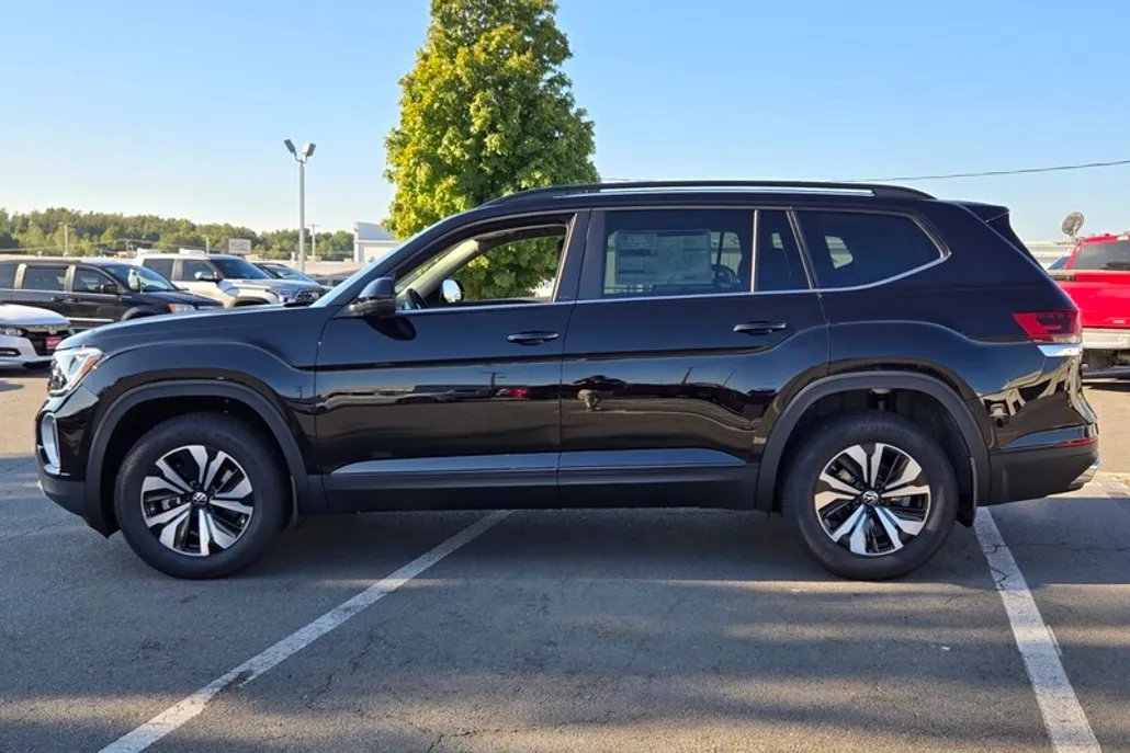2026 Volkswagen Atlas SE photo 1